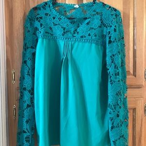 Lace sleeved blouse.